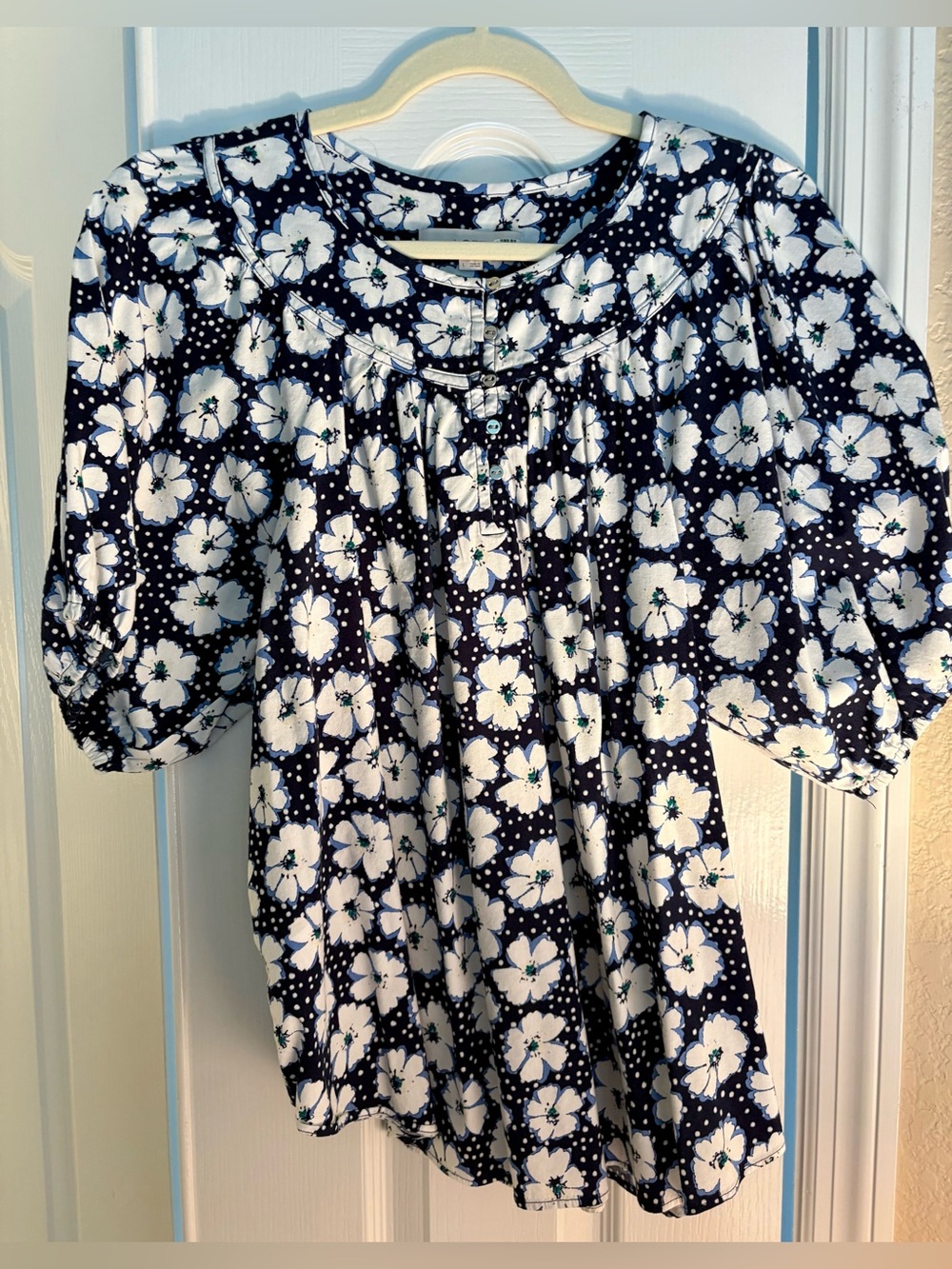 EUC LOFT Navy and White Daisy Floral Puff Sleeve Blouse Sz Lrg